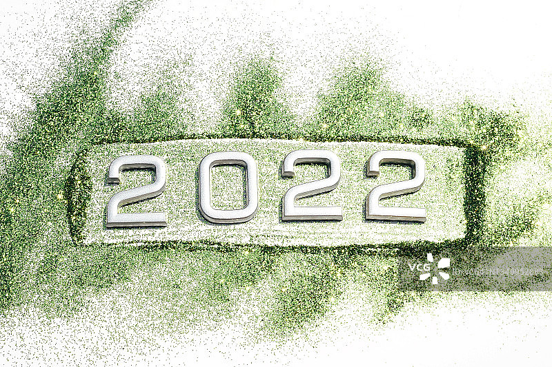 在白色背景上闪烁着2022年新年的数字。图片素材