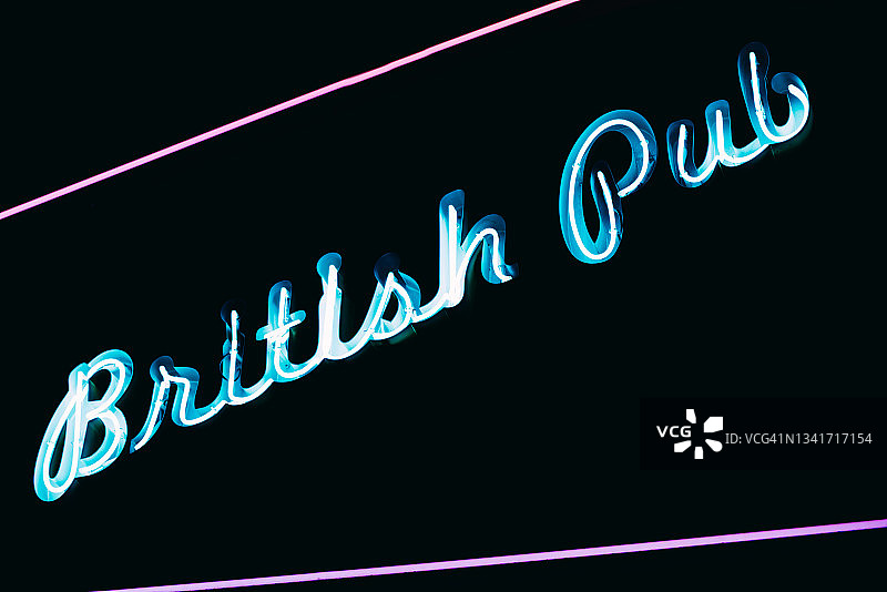 明亮的霓虹灯英国酒吧标志图片素材