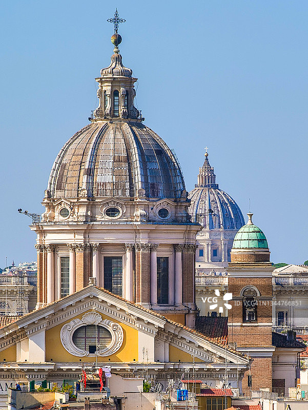 从Trinità dei Monti或西班牙台阶俯瞰罗马屋顶的详细景象图片素材