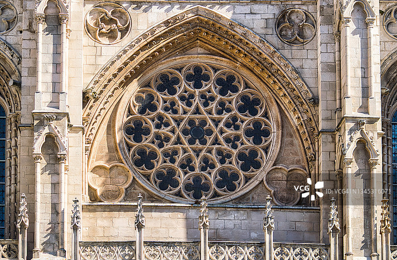 13世纪西班牙布尔戈斯哥特式大教堂圣玛丽亚的特写玫瑰窗façade图片素材