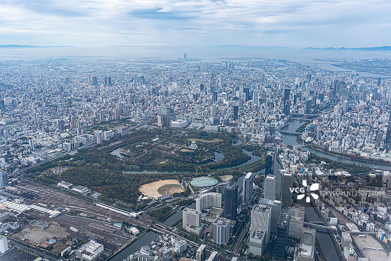 从飞机上俯瞰日本大阪市图片素材