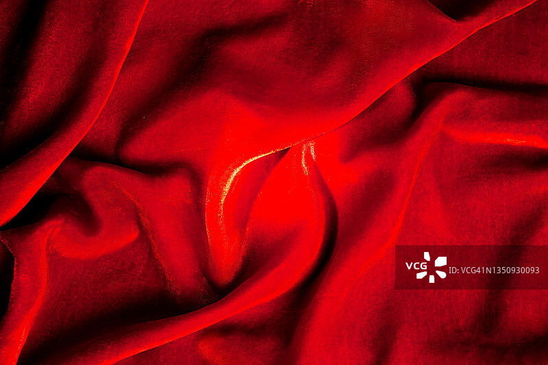 设计师红色天鹅绒面料。在单色纺织品上复制空间。图片素材