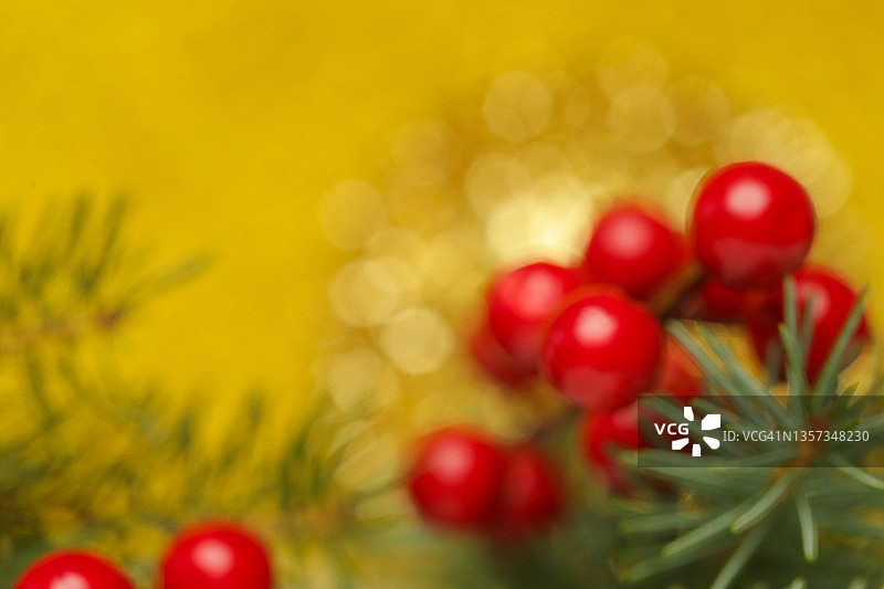 红色浆果抽象节日散焦模糊背景。圣诞节，寒假，新年概念。图片素材
