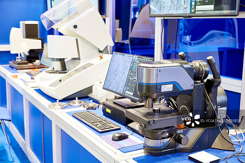 数字工业显微镜和监视器图片素材