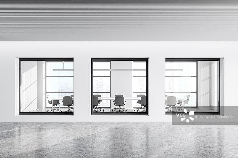 白色办公室走廊与三个会议室的窗户图片素材