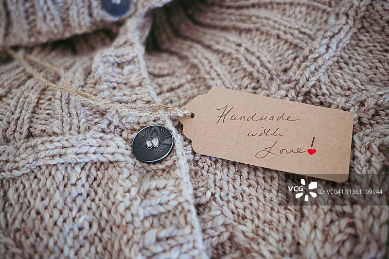 厚实的针织羊毛毛衣手工与爱图片素材