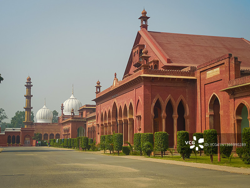 印度北方邦阿里格尔- 2019年5月07日:阿里格尔穆斯林大学的斯特雷奇会堂和贾玛清真寺。图片素材