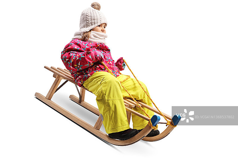 小女孩在木雪橇上滑行图片素材
