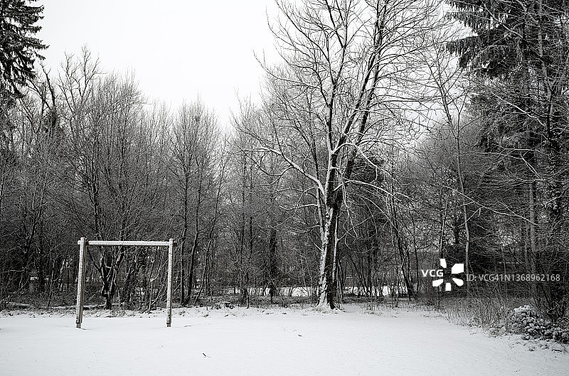 冬天，贝尔的操场上下雪了图片素材
