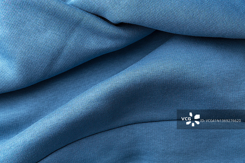 温暖柔软的面料作为背景。蓝色的织物。图片素材