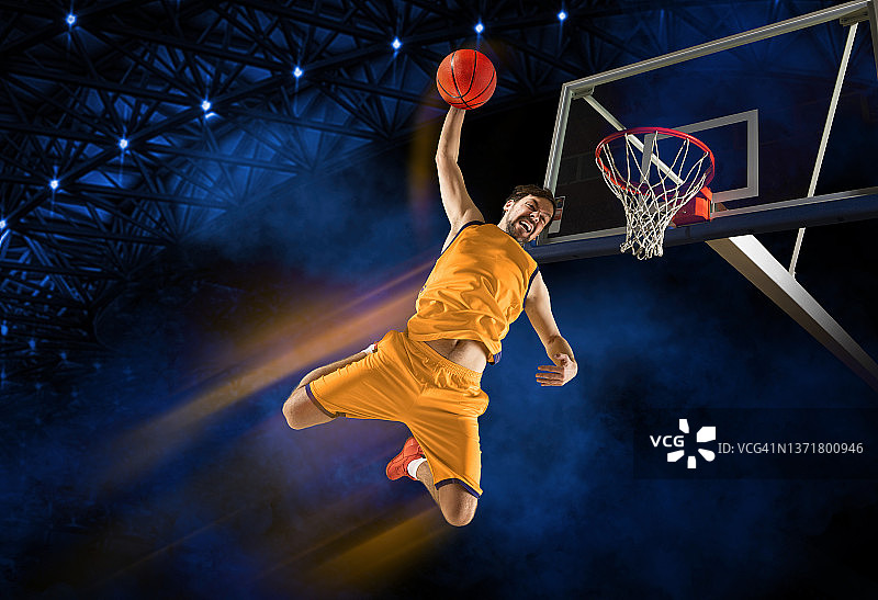 篮球运动员运动员在行动图片素材