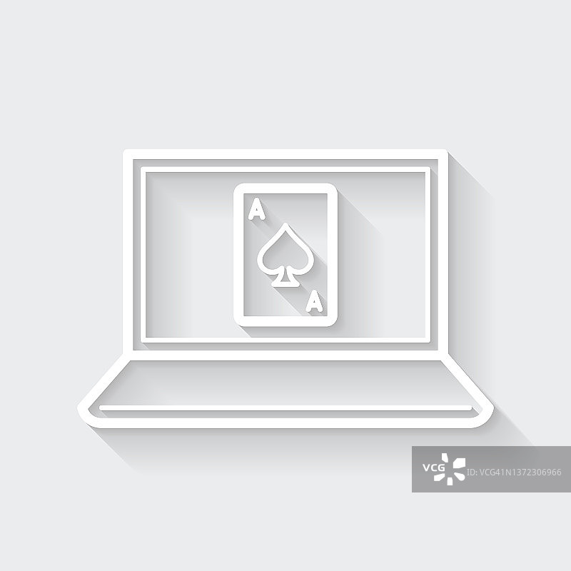 带扑克牌的笔记本电脑。图标与空白背景上的长阴影-平面设计图片素材