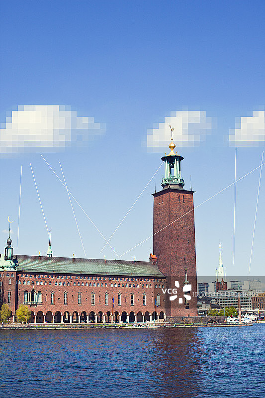 瑞典斯德哥尔摩市政厅上空的像素云图片素材