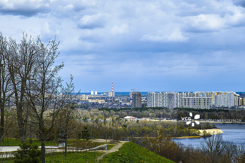 在基辅市左岸，从永恒的荣耀公园的一边，令人惊叹的景色图片素材