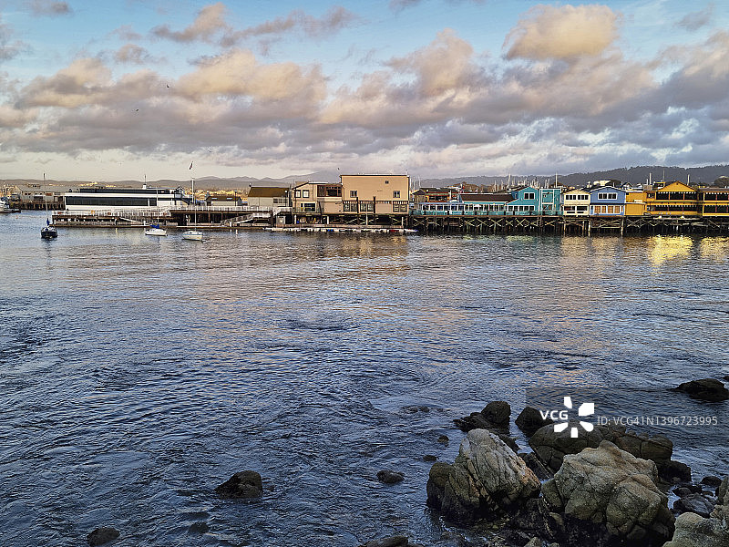 加州蒙特雷渔人码头的日落美景图片素材