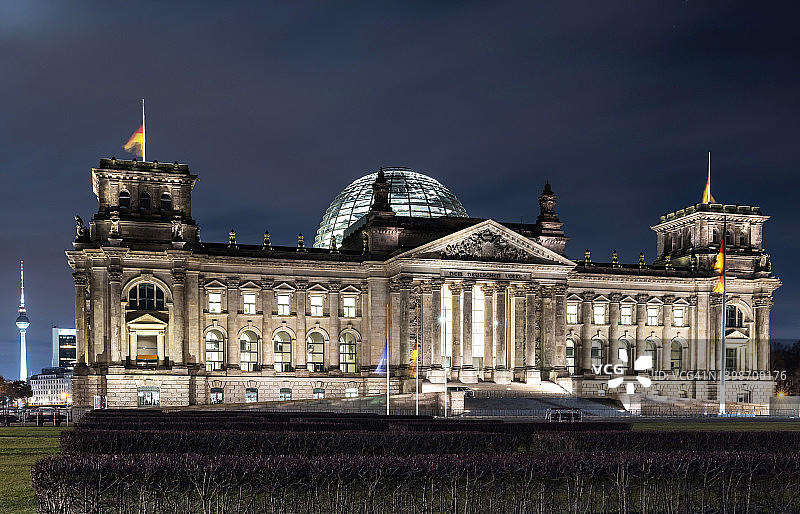 夜晚的国会大厦(德国国会大厦)-德国柏林图片素材