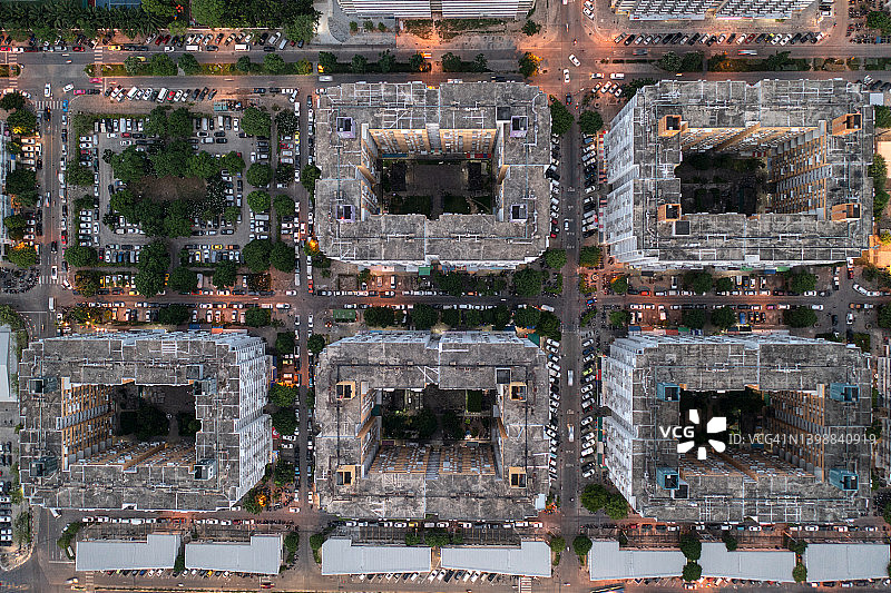 城市摩天大楼的鸟瞰图。图片素材