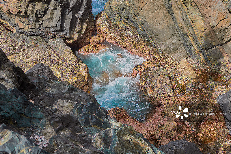 这张照片来自西班牙加那利群岛富埃特文图拉的阿朱伊瀑布和内部水坑的形成图片素材