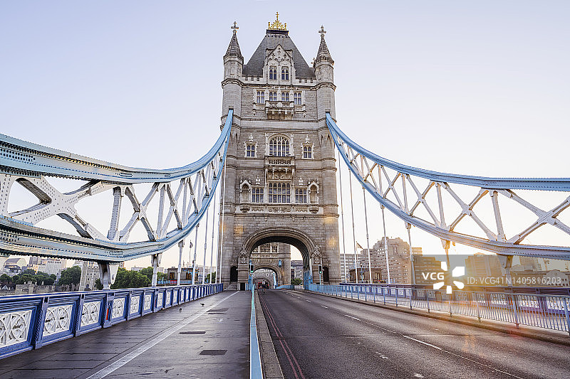 日出时的伦敦塔桥图片素材