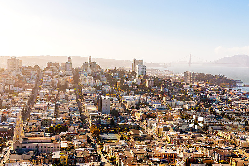 旧金山城市景观鸟瞰图在日落，加利福尼亚州，美国图片素材