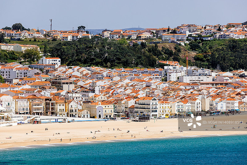 纳扎尔镇的海滩，鸟瞰图，莱利亚区，葡萄牙图片素材