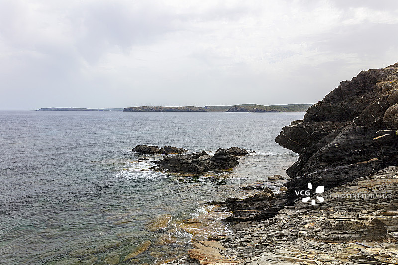 西班牙米诺卡岛的海岸线图片素材