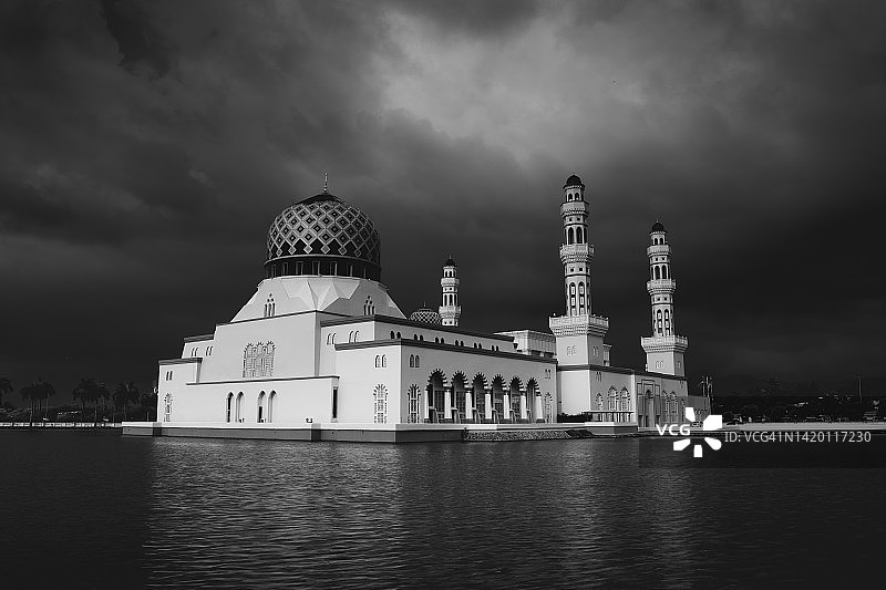 班达拉亚市Kinabalu清真寺。图片素材