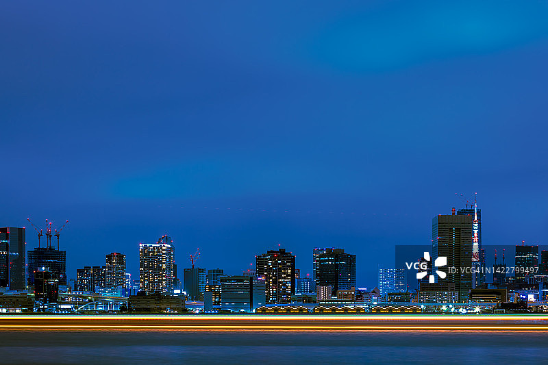 东京港区夜景全景。图片素材