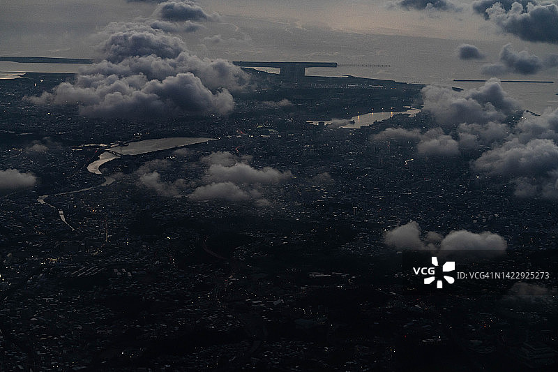 从飞机上俯瞰的日本那霸市图片素材