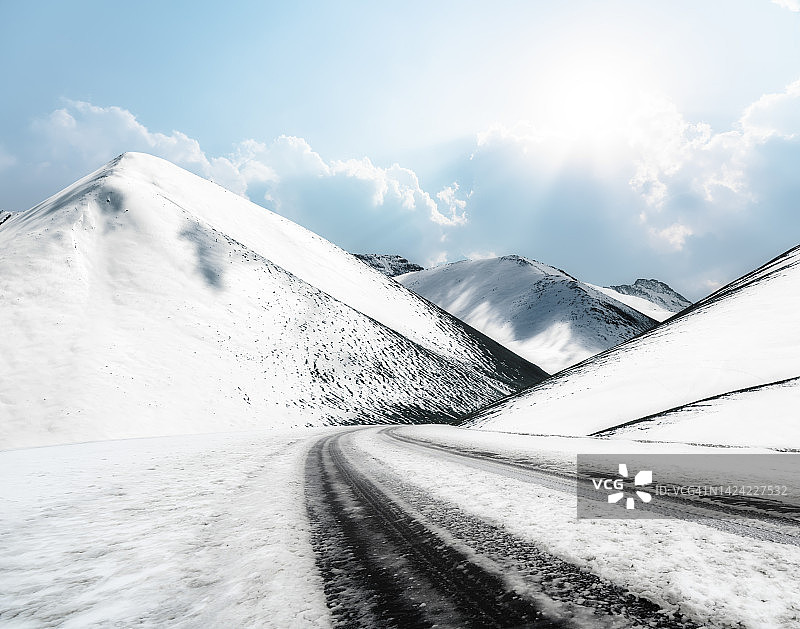 被雪覆盖的道路图片素材