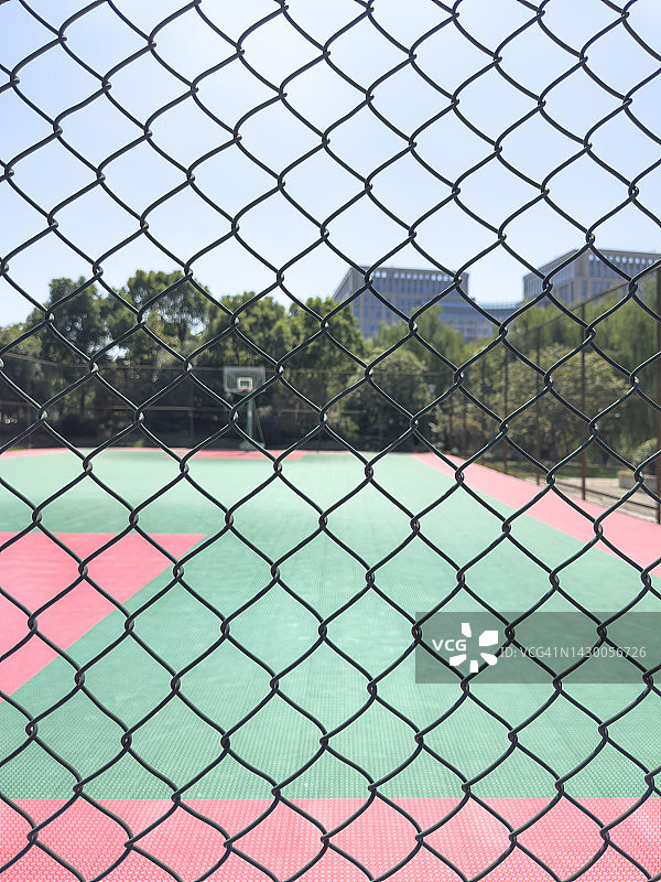 红绿相间的篮球场图片素材