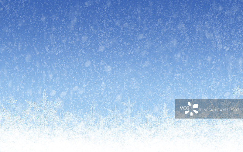 圣诞背景与雪花和雪在蓝色的天空背景图片素材