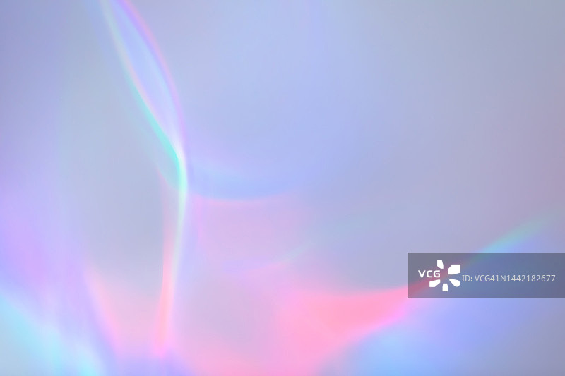超现实光环彩虹激光折射纹理叠加效果的白色墙壁图片素材