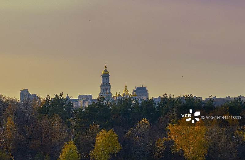 基辅佩切尔斯克拉夫拉修道院。秋景图片素材