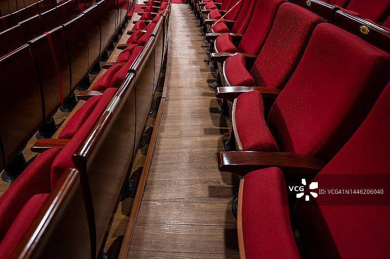 红色座位的剧院图片素材