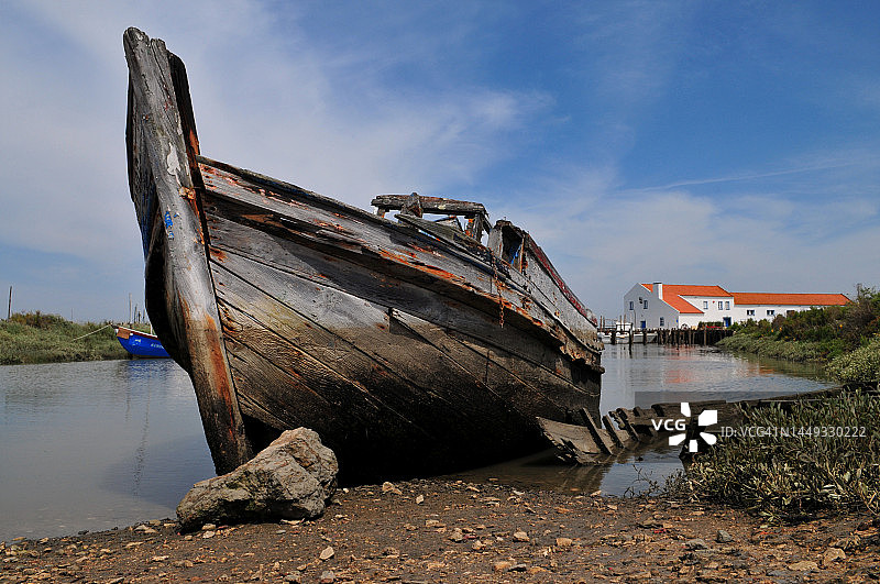 一艘旧木船的残骸(萨多河口自然保护区)葡萄牙图片素材