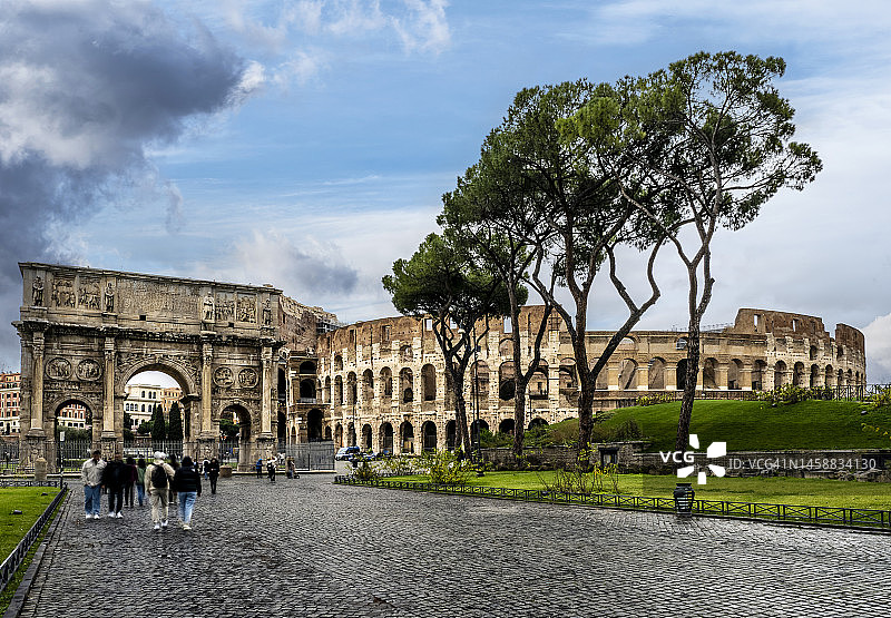 罗马斗兽场和君士坦丁拱门的外观。图片素材