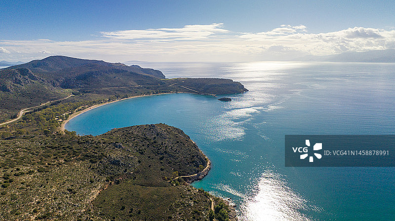 希腊爱琴海海岸明媚阳光的航拍照片图片素材