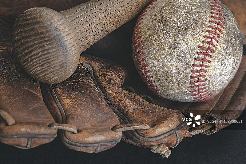老式棒球手套，球和球棒图片素材