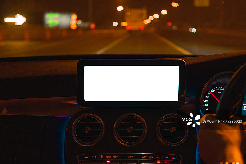 现代汽车仪表盘上的数字显示屏图片素材