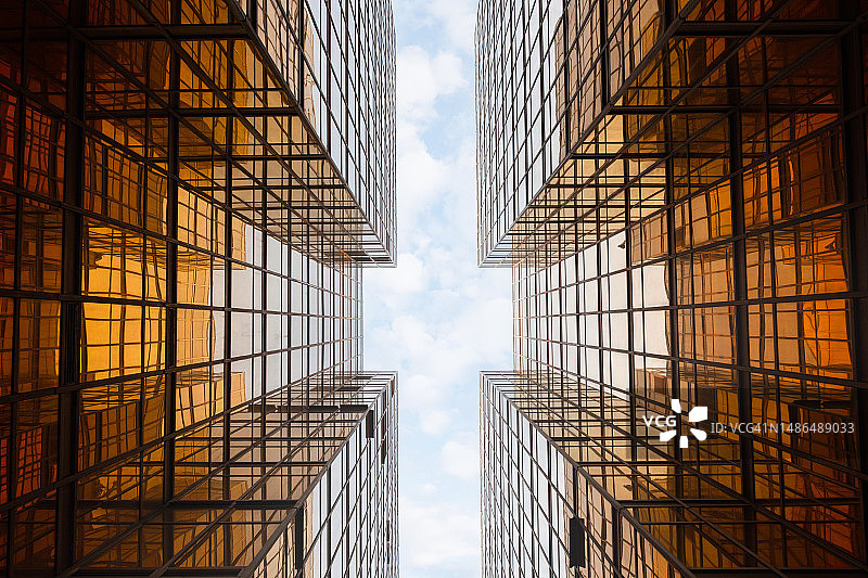 香港中央商务区现代金融摩天大楼的低角度视图图片素材