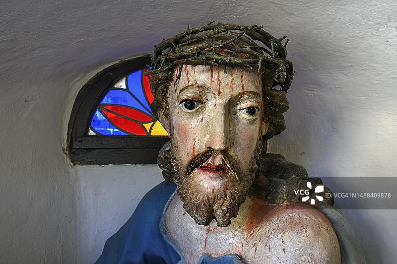 戴着荆棘冠冕的基督头，施洗者圣约翰教堂，德国巴伐利亚州阿尔加乌穆斯巴赫图片素材