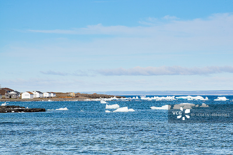 加拿大纽芬兰和拉布拉多省绿岛湾的冰山图片素材