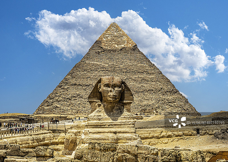 狮身人面像和埃及吉萨哈夫拉金字塔。图片素材