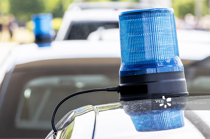 德国警察的无标志民用车上的警灯图片素材