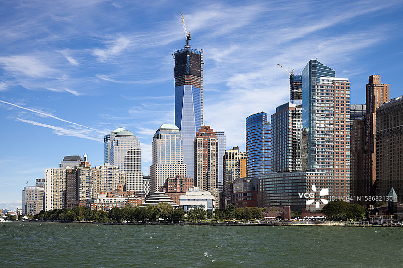纽约市中心的自由塔图片素材