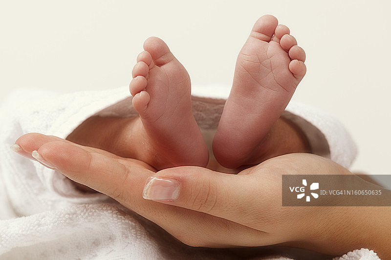 新生婴儿的脚图片素材
