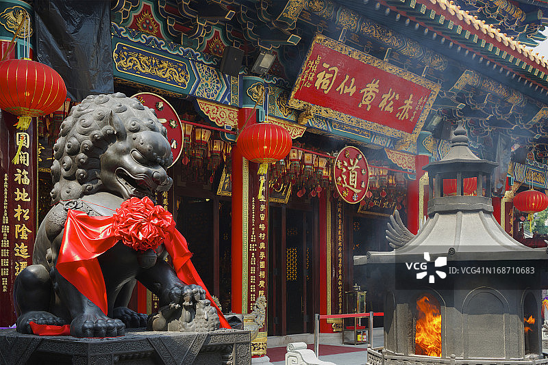 在香港黄大仙祠烧香图片素材