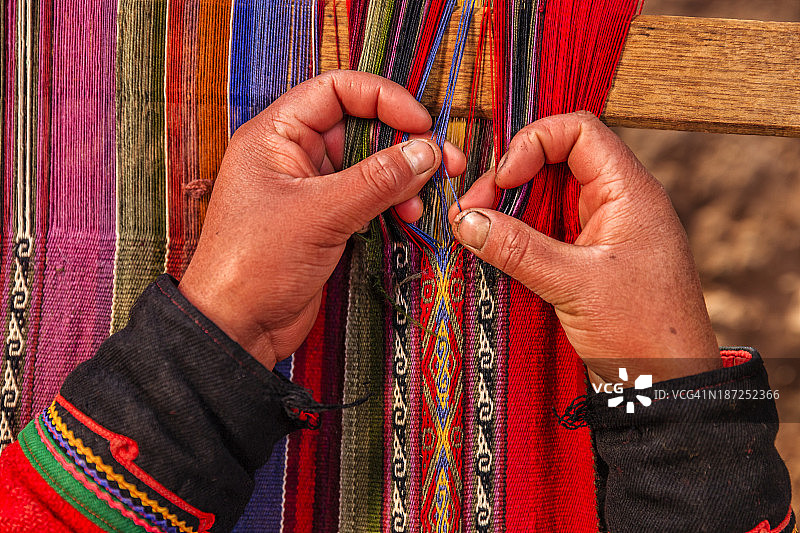 秘鲁妇女编织，圣谷，钦切罗图片素材