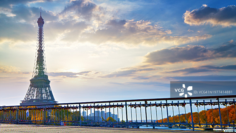 桥和埃菲尔铁塔，巴黎，法国图片素材